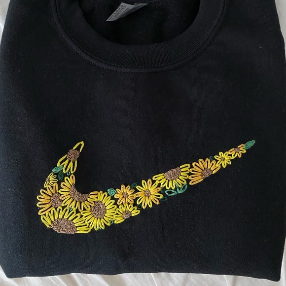 Custom Nike Hand Embroidered Sweatshirt/Hoodie - Picture 3 of 4